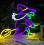 LED lamp neon stijl Heks met bezem (36x30cm), Verzamelen, Merken en Reclamevoorwerpen, Ophalen of Verzenden, Nieuw