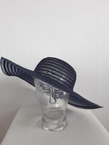 Chapeau femme bleu marine en voile