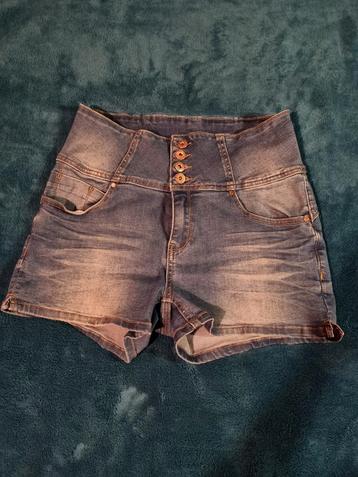 Retromodel high waist yeans short Dressed to kill,maat L beschikbaar voor biedingen