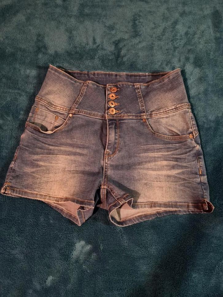 Retromodel high waist yeans short Dressed to kill,maat L, Kleding | Dames, Spijkerbroeken en Jeans, Zo goed als nieuw, Ophalen of Verzenden