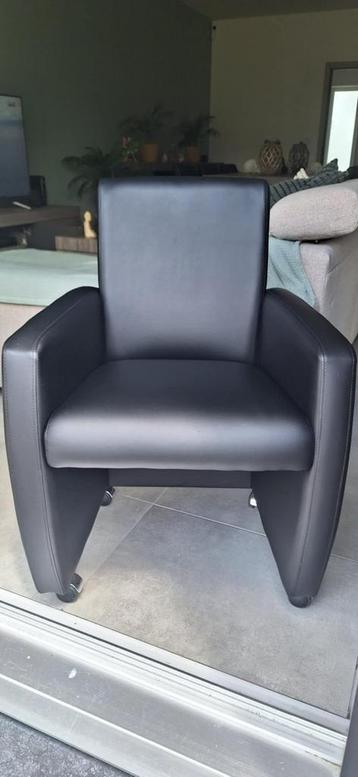 Zwarte eetkamerstoelen, 6 stuks. beschikbaar voor biedingen