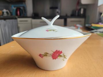 Vintage porselein/snoepdoos van Baudour beschikbaar voor biedingen