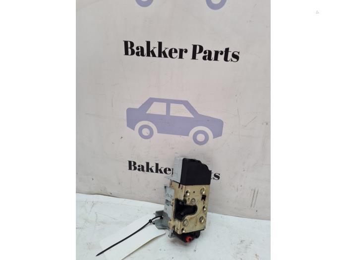 Serrure portière mécanique 4portes arrière droite d'un Pe, Autos : Pièces & Accessoires, Carrosserie & Tôlerie, Peugeot, Utilisé