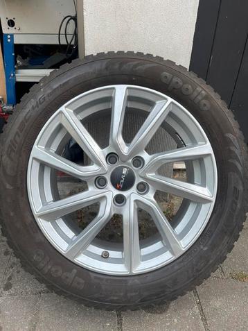 Velgen met nieuwe winterbanden beschikbaar voor biedingen