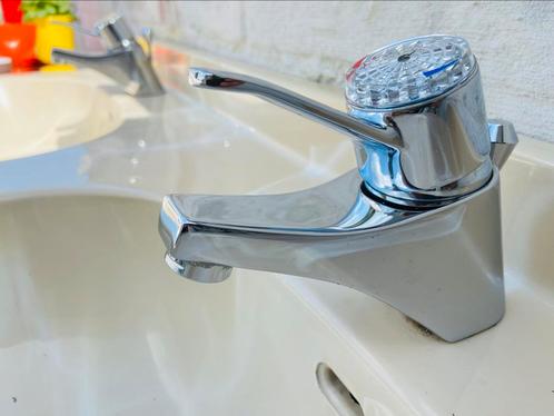 Gegoten wasbak met kranen (vintage/70’s), Doe-het-zelf en Bouw, Sanitair, Zo goed als nieuw, Wastafel, Chroom, Steen, Ophalen