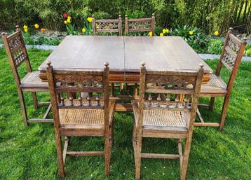 Table en chêne avec 6 chaises beschikbaar voor biedingen