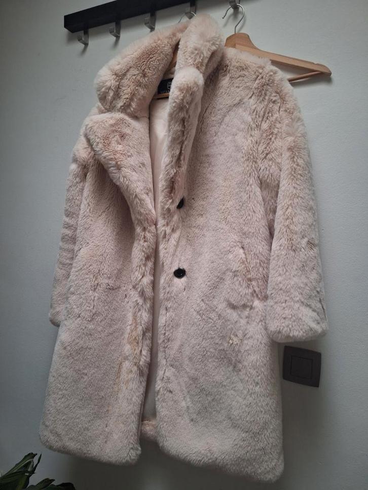Prachtige super zachte beige faux fur winterjas Guts & Gusto, Kleding | Dames, Jassen | Winter, Zo goed als nieuw, Maat 38/40 (M)