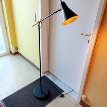 staanlamp beschikbaar voor biedingen