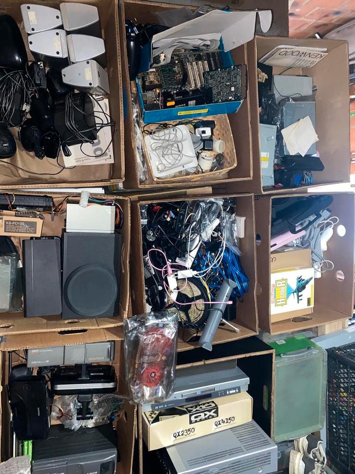 Lot elektronica, Computers en Software, Overige Computers en Software, Zo goed als nieuw, Ophalen