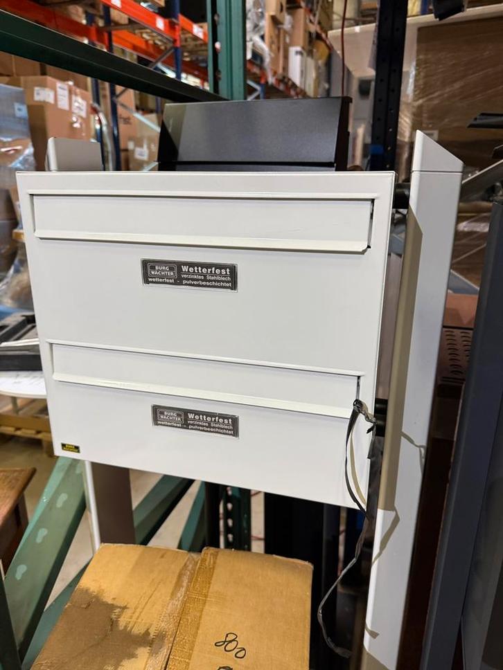 Brievenbus tweedelig wit deur achteraan, Tuin en Terras, Brievenbussen, Nieuw, Staande brievenbus, Staal, Ophalen of Verzenden