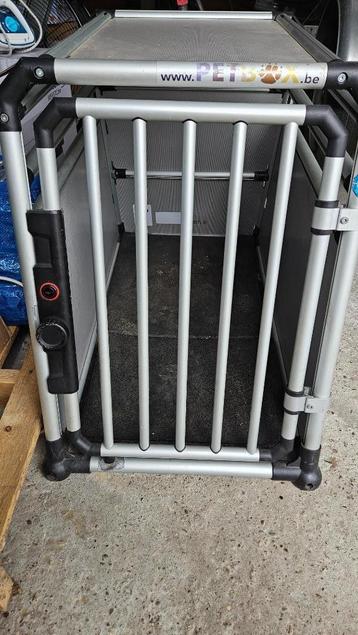 Hondenbench "PETBOX" beschikbaar voor biedingen