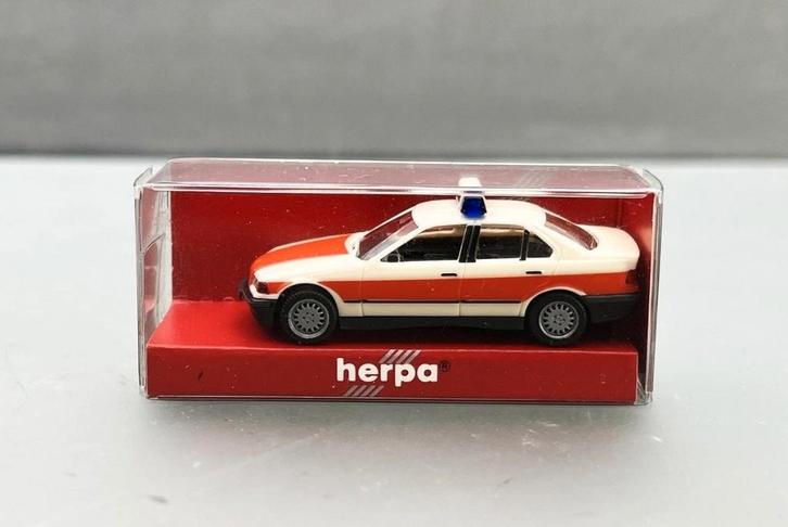 1:87 Herpa 041584 BMW 325i E36 Notarzt, Hobby & Loisirs créatifs, Voitures miniatures | 1:87, Comme neuf, Voiture, Herpa, Enlèvement ou Envoi