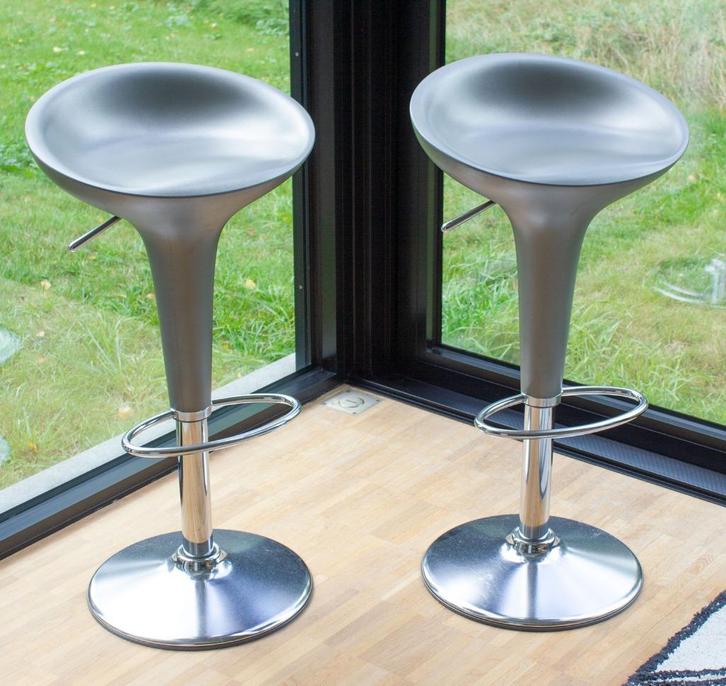 Magis Bombo hoge kruk (2 stuks) italiaans design, Huis en Inrichting, Barkrukken, Gebruikt, 60 tot 90 cm, Kunststof, Metaal, 2 krukken