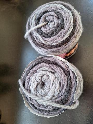 Grűndl Tundra 2x250gr/250m zelfde badnr. Kleur verloop bol beschikbaar voor biedingen