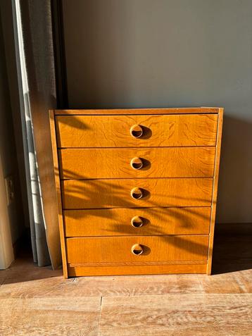 Vintage scandinavisch ladekastje beschikbaar voor biedingen