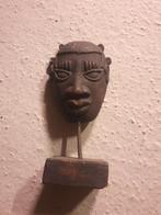 beeld Afrika in goede staat hout + metaal 20 cm, Antiek en Kunst, Ophalen of Verzenden