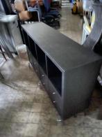 Zwarte opbergkast / dressoir op wielen – veel opbergruimte, Huis en Inrichting, Kasten | Dressoirs, Ophalen, Met plank(en), Gebruikt