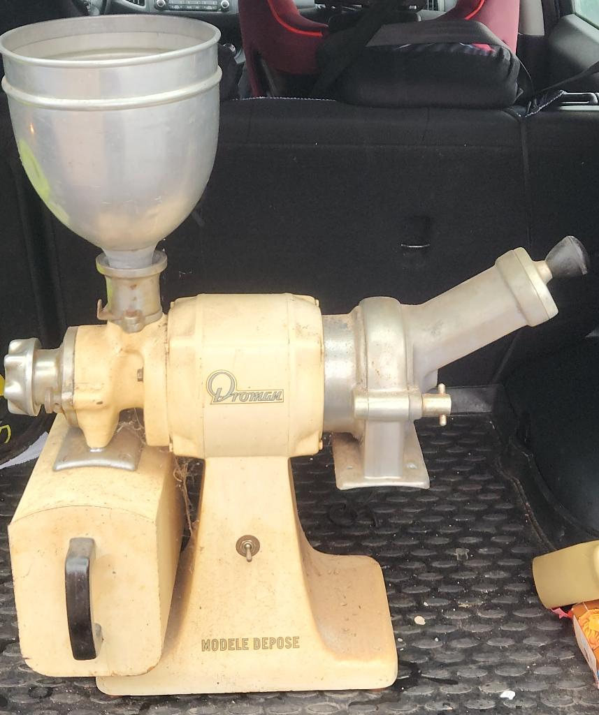 Oude Droman/Proman electrische vleesmolen MC5, Antiquités & Art, Antiquités | Ustensiles de cuisine, Enlèvement