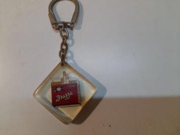 Oude Brazza sigarettensleutelhanger beschikbaar voor biedingen