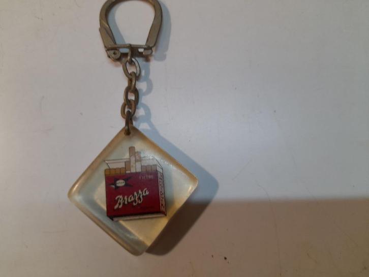 Oude Brazza sigarettensleutelhanger, Verzamelen, Sleutelhangers, Gebruikt, Overige typen, Verzenden
