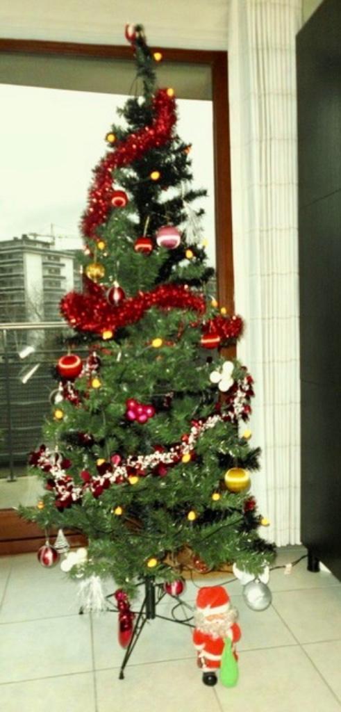 A vendre un magnifique sapin de Noël aux branches bicolores, Divers, Noël, Comme neuf, Enlèvement