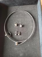 Mooie set ketting , ring , oorhangers en oorste van Victoria, Ophalen, Zo goed als nieuw