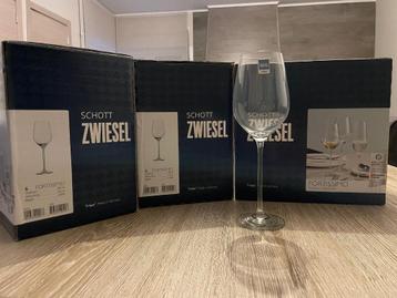 18 nieuwe wittewijnglazen kristal Schott Zwiesel beschikbaar voor biedingen