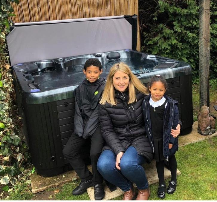 Nieuwe spakopen💦 jacuzzi 5 plaatsen oor uw wellness of gite, Tuin en Terras, Tuinhuizen, Nieuw, Ophalen of Verzenden