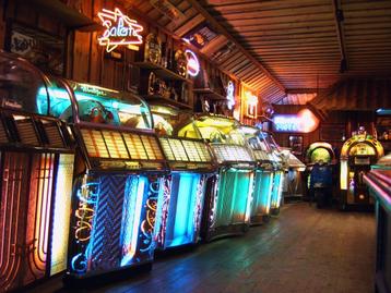 bezoek het enige jukebox museum iedere zondag v.  13.00  uur beschikbaar voor biedingen