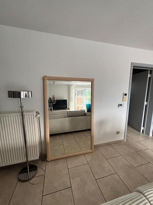 Miroir grand format avec cadre rose clair, Huis en Inrichting, Woonaccessoires | Spiegels, Gebruikt, 100 tot 125 cm, 150 tot 200 cm