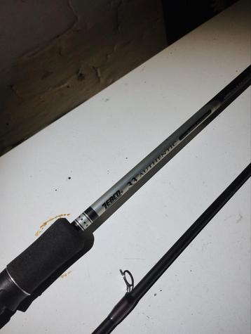 Roofvis hengel beschikbaar voor biedingen