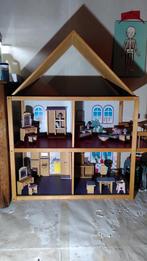 Mooi houten poppenhuis met meubeltjes, Ophalen, Gebruikt, Poppenhuis