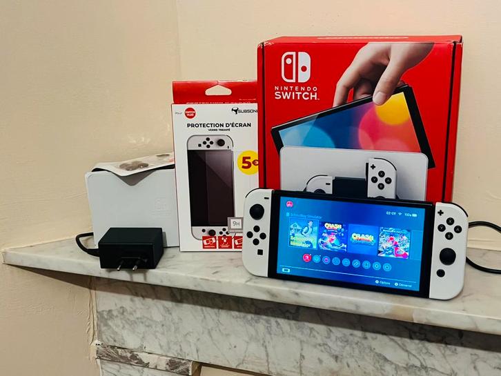 Nintendo Switch OLED te koop, Games en Spelcomputers, Spelcomputers | Nintendo Switch, Zo goed als nieuw, Switch OLED, Met 1 controller