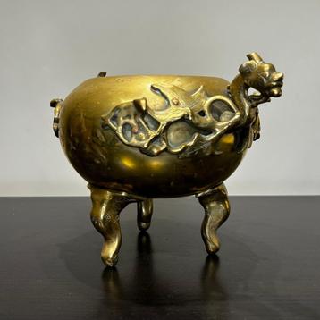 Grote bronzen wierookbrander uit de 19e-20e eeuw beschikbaar voor biedingen