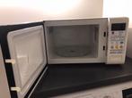 MİCROGOLF OVEN , GOEDE STAAT EN WEİNİG GEBRUİKT !!, Microgolfoven, Ophalen of Verzenden, Zo goed als nieuw, Draaiplateau