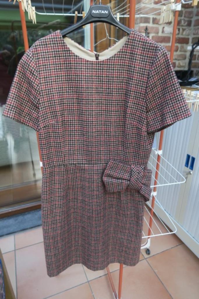 Kleedje nieuw ruitjes bruin rood strik Blugirl mt 38-40, Kleding | Dames, Jurken, Nieuw, Maat 38/40 (M), Overige kleuren, Knielengte