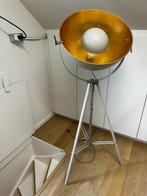 Lampadaire sphérique blanc-or Made com, Comme neuf, 100 à 150 cm, Scandinavisch, Enlèvement ou Envoi