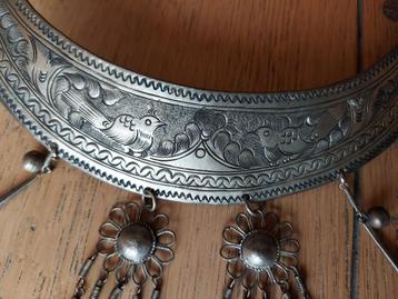 Vintage zilveren chinese Miao juwelen beschikbaar voor biedingen