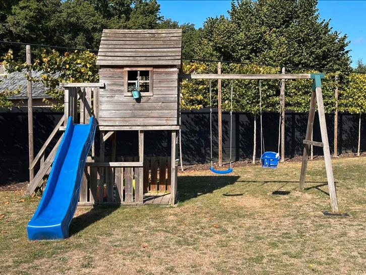 Speelhuis met schommels, huisje, berging, glijbaan, Kinderen en Baby's, Speelgoed | Buiten | Speeltoestellen, Gebruikt, Glijbaan