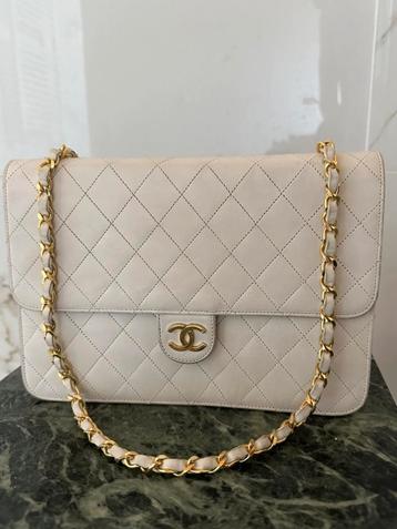 Vintage Chanel tas beschikbaar voor biedingen