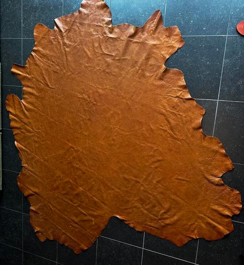Groot stuk echt rundleder – bruin – volnerf – ca. 2,5 m², Huis en Inrichting, Stoffering | Tapijten en Vloerkleden, Zo goed als nieuw