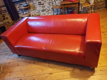 Canapé Klippan en cuir rouge.  beschikbaar voor biedingen