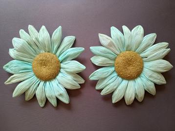 Papieren muurbloemen beschikbaar voor biedingen