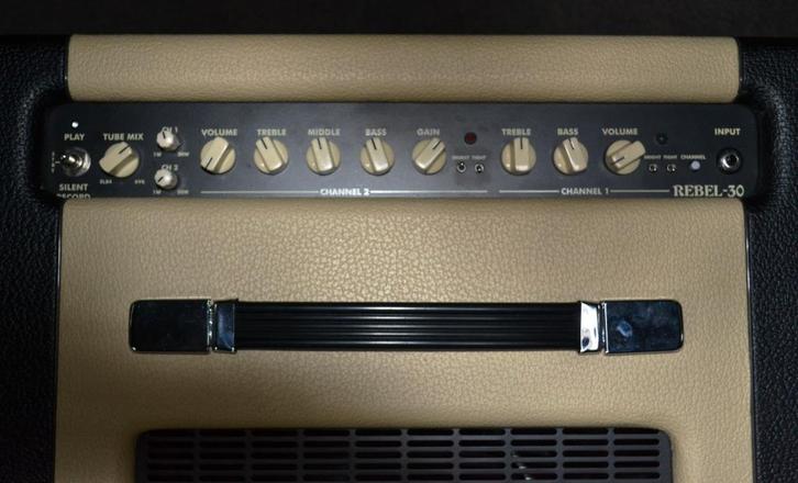 Gitaarversterker, Muziek en Instrumenten, Versterkers | Bas en Gitaar, Zo goed als nieuw, Gitaar, Minder dan 50 watt, Ophalen