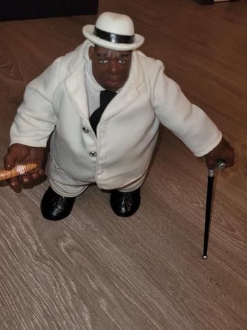Beruchte grote figuur beschikbaar voor biedingen