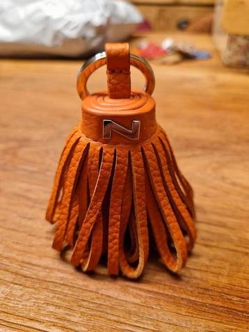 Nieuwe sleutelhanger Dalhia Baume Nathan beschikbaar voor biedingen