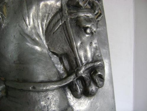 grote en zware muurplaque tin met 3D hoofd paard 5kg, Antiquités & Art, Curiosités & Brocante, Enlèvement ou Envoi