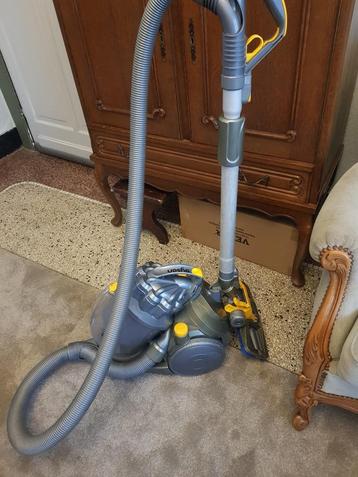 Dyson DC08 stofzuiger in zeer goede staat beschikbaar voor biedingen