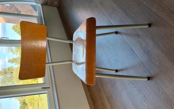 Vintage stoeltje voor lagere school kind beschikbaar voor biedingen