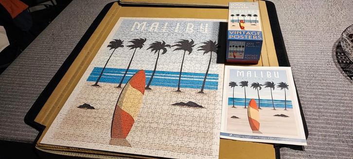 vintage posters malibu 1000stuks nieuwstaat, Hobby en Vrije tijd, Denksport en Puzzels, Zo goed als nieuw, Legpuzzel, 500 t/m 1500 stukjes